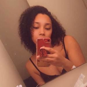 Meet your Posher, Adrianna